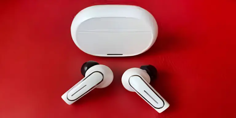Earbuds that look like earplugs